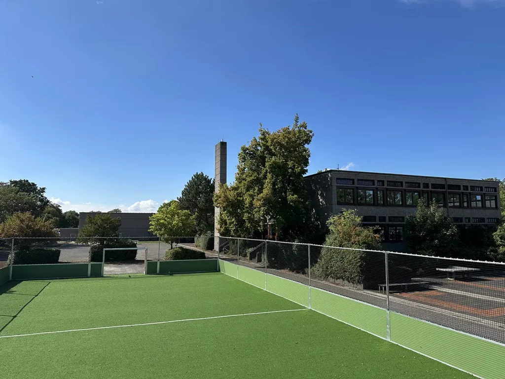 Foto des Fußballfeldes der Christian Zeller Schule