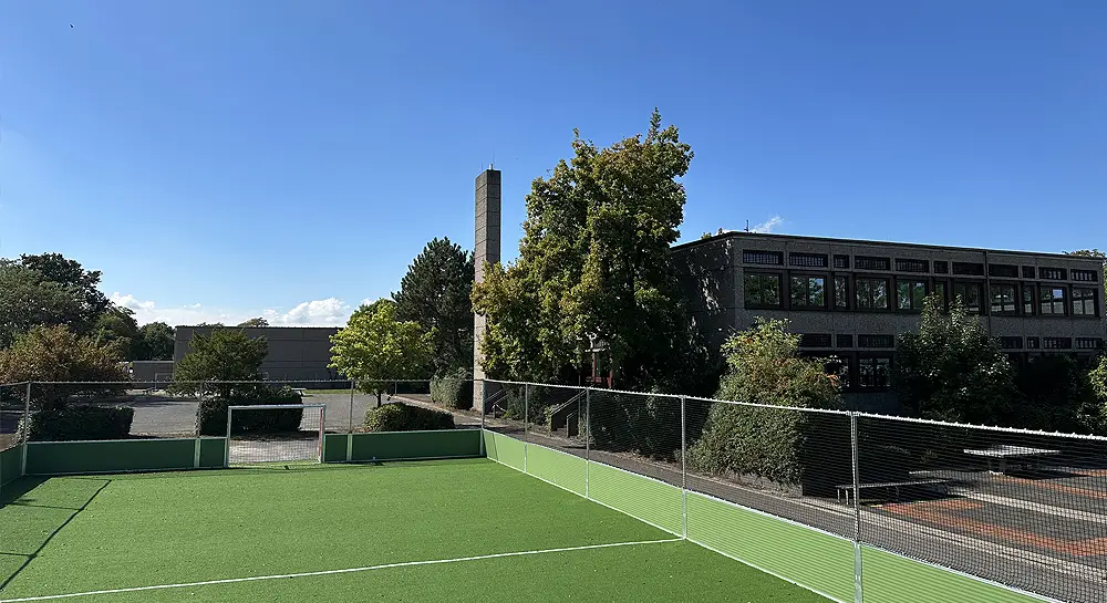 Foto des Fußballfeldes der Christian Zeller Schule